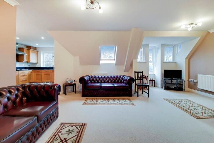 1 Bedroom Flat For Sale In Cottage Close, Harrow On The Hill, Harrow, HA2