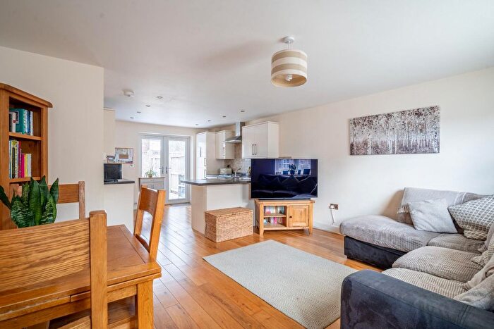 3 Bedroom Town House For Sale In Holly Bank Close, York, YO24