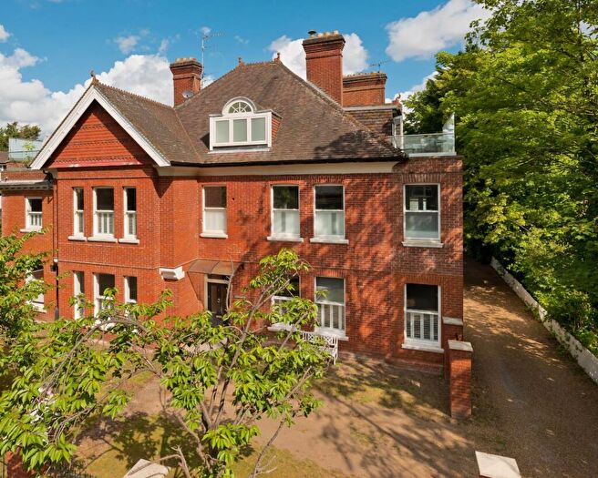 3 Bedroom Apartment For Sale In St. Georges Avenue, Weybridge, Surrey, KT13