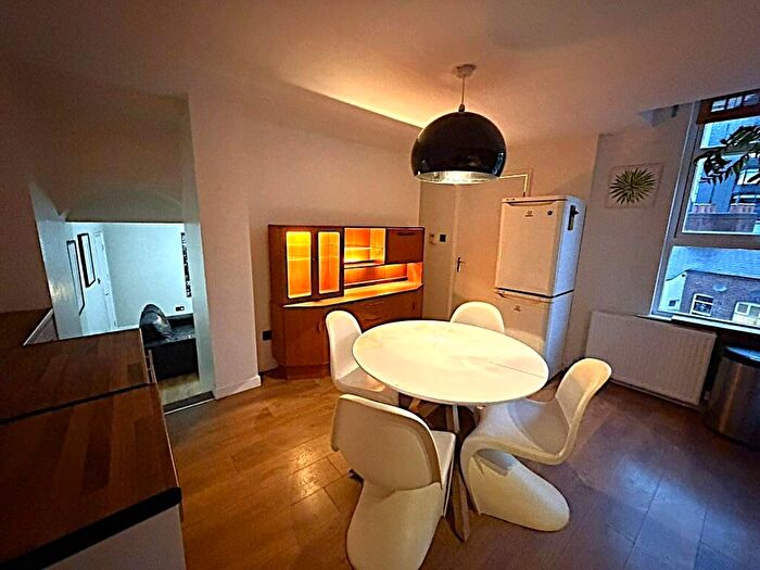 3 Bedroom Apartment To Rent In Campo Lane, Sheffield, S1