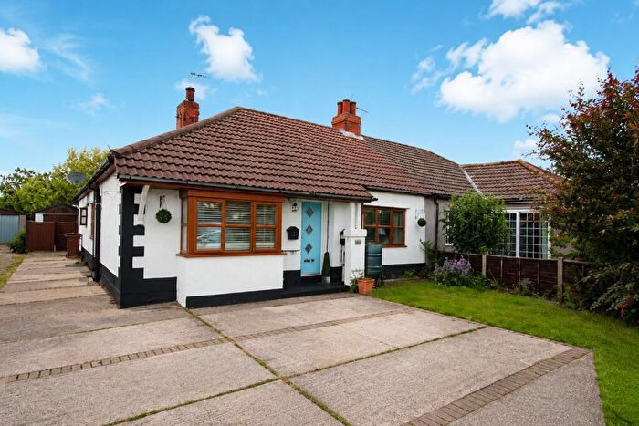3 Bedroom Semi-Detached Bungalow For Sale In Newark Road, Lincoln, LN6