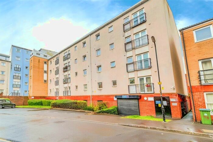 2 Bedroom Flat To Rent In White Star Place, Southampton, Hampshire, SO14