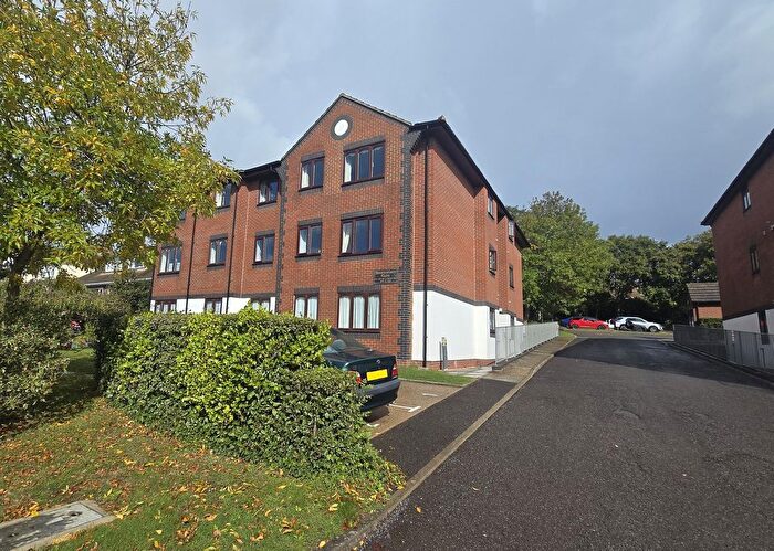 2 Bedroom Flat To Rent In De La Warr Road, Bexhill-On-Sea, TN40