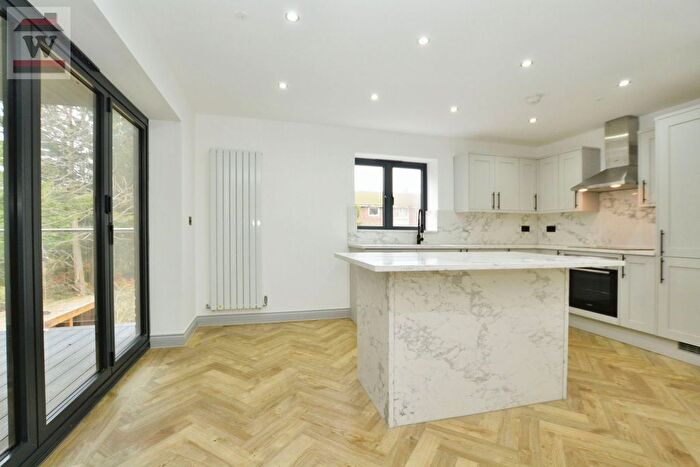 2 Bedroom Flat To Rent In Oakley Close, Isleworth, TW7