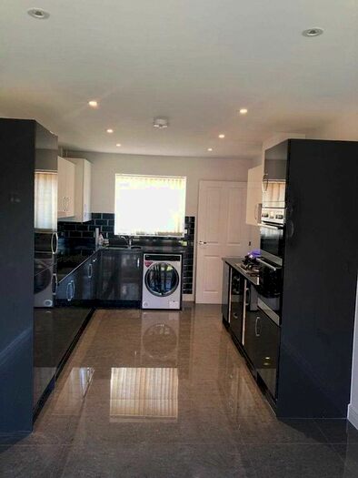 5 Bedroom Detached House To Rent In Boxall Way, Slough, SL3