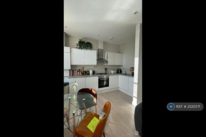 2 Bedroom Flat To Rent In Lower Clapton Road, London, E5