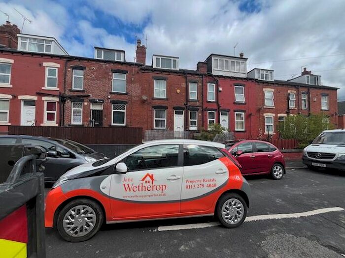 2 Bedroom Terraced House To Rent In Runswick Place, Leeds, West Yorkshire, LS11