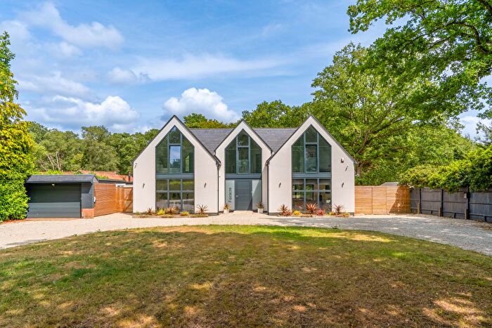 5 Bedroom Detached House For Sale In Oak Grange Road, West Clandon, GU4