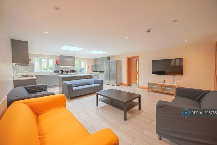 11 Bedroom Detached House To Rent In Wokingham Road, Reading, RG6