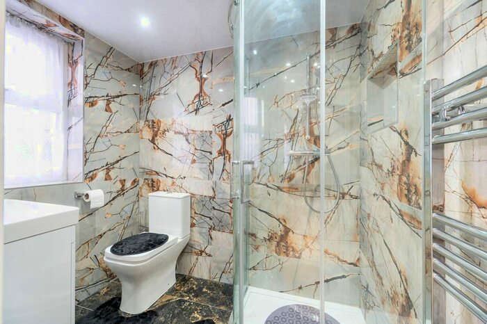 Studio To Rent In Bilton Road, Perivale, Greenford, UB6