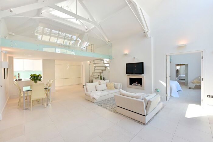 3 Bedroom Detached House For Sale In King Henrys Road, London, NW3