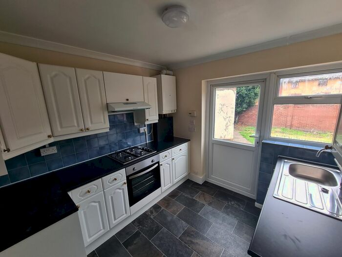 2 Bedroom Flat To Rent In Temple Avenue, Dagenham, RM8