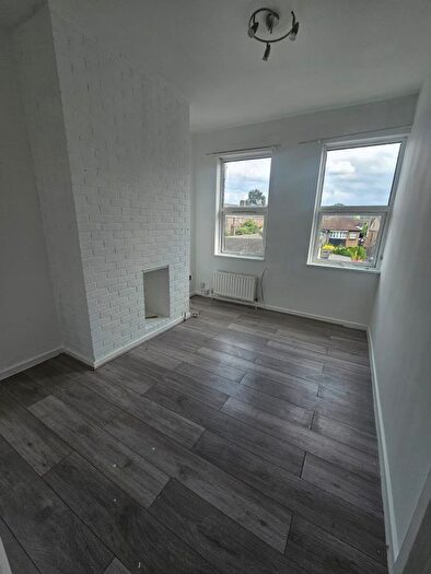3 Bedroom Flat To Rent In White Hart Lane, London, N17