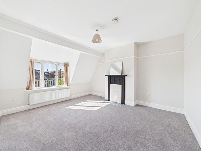 2 Bedroom Flat To Rent In Henleaze Road, Henleaze, Bristol, BS9