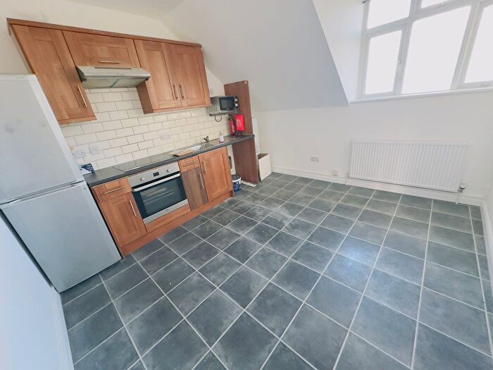 3 Bedroom Flat To Rent In Uxbridge Road, Hayes, UB4