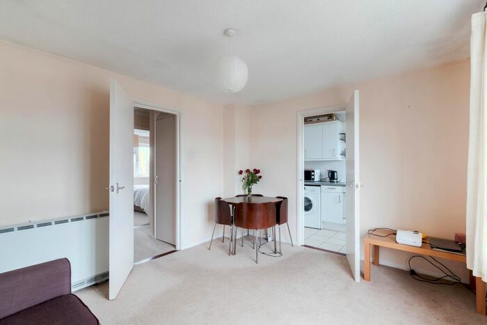 1 Bedroom Flat To Rent In Ashdown Way, London, SW17