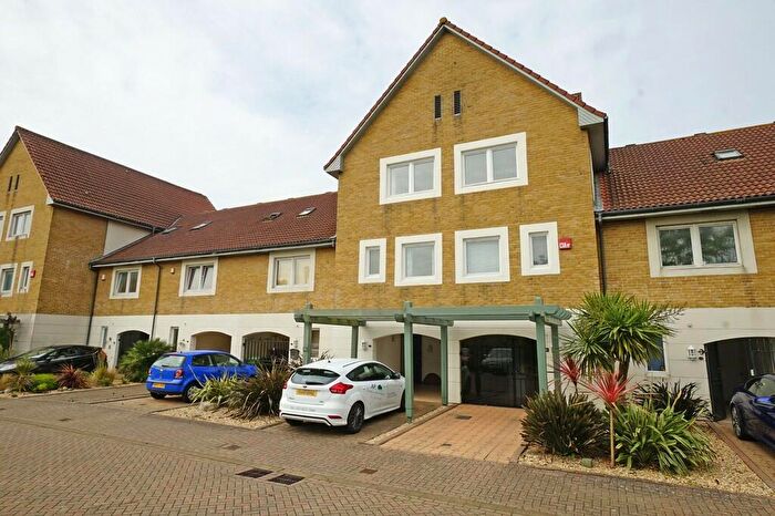 3 Bedroom Town House To Rent In Mullion Close, Port Solent, PO6