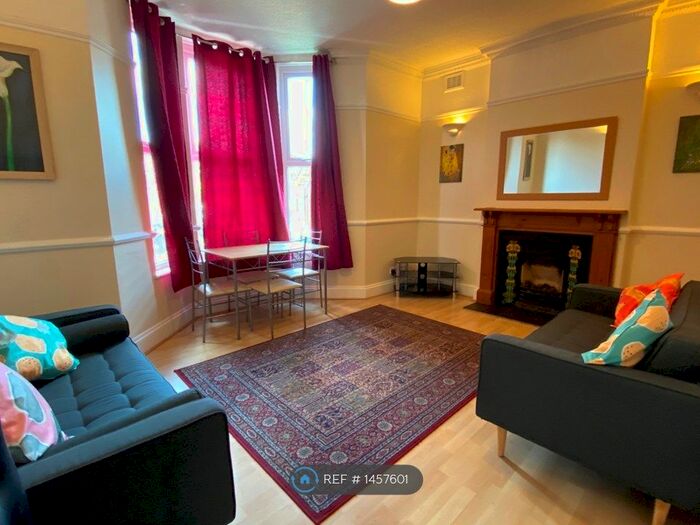 2 Bedroom Flat To Rent In Blythe Vale, London, SE6