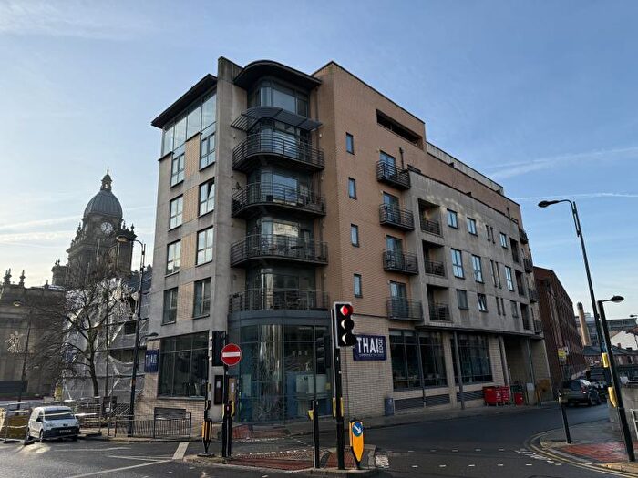 2 Bedroom Apartment To Rent In Portland Place, LS1