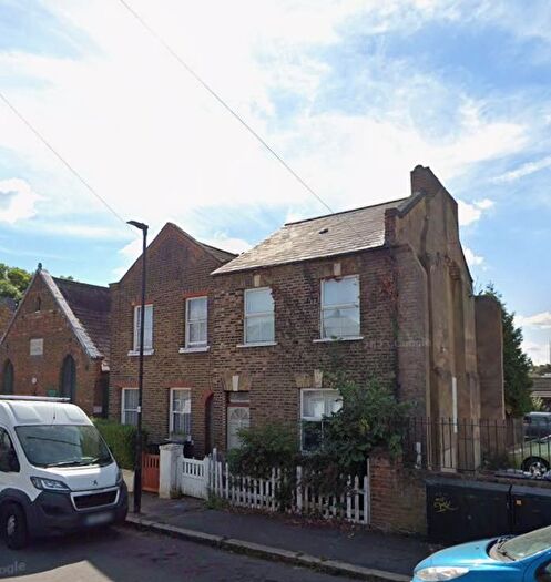 Studio To Rent In Dunbar Street, London, SE27