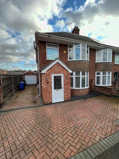 3 Bedroom Semi-Detached House To Rent In Elmcroft Road, Ipswich, IP1