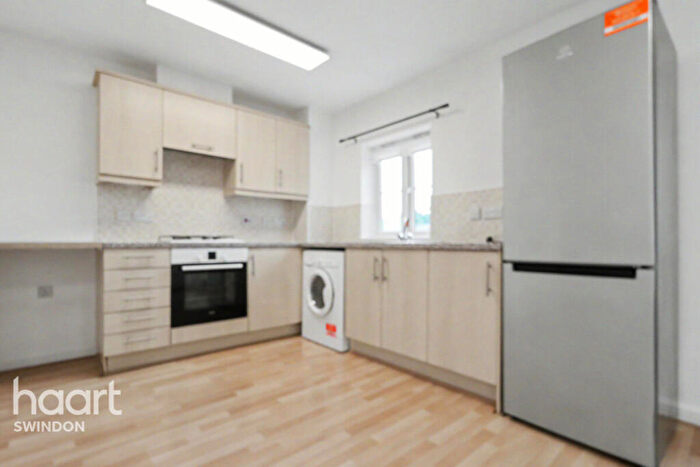 2 Bedroom Coach House To Rent In Giles Road, Swindon, SN25