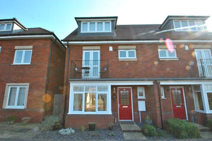 3 Bedroom Semi-Detached House To Rent In Maple Park, Bristol, BS14