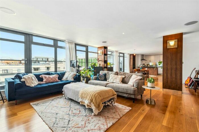 2 Bedroom Penthouse To Rent In Dickens Court, - Britton Street, EC1M