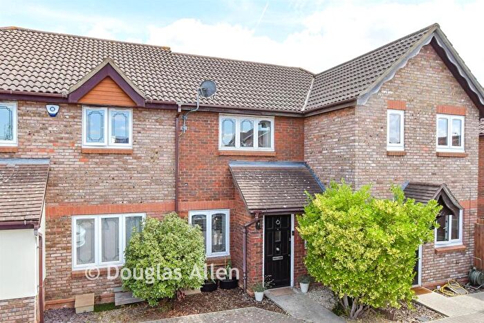 1 Bedroom Terraced House For Sale In Mersea Crescent, Wickford, Essex, SS12