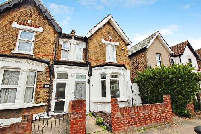 3 Bedroom Semi Detached House For Sale In Abbey Grove, Abbey Wood, SE2