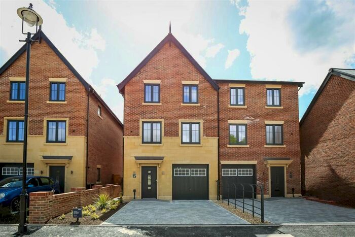 4 Bedroom Town House To Rent In Morris Road, Nether Alderley, Macclesfield, SK10