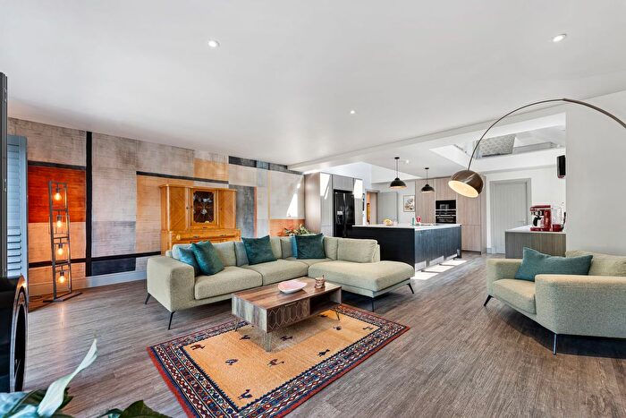 4 Bedroom Barn Conversion For Sale In Holme Street, Tarvin, CH3