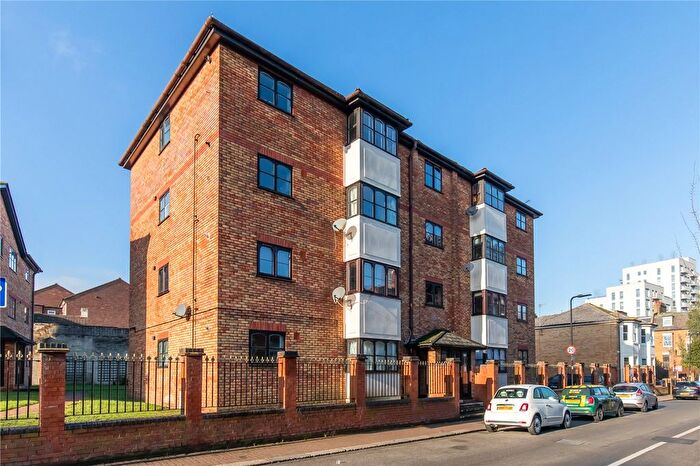 3 Bedroom Flat For Sale In Avenue Road, London, W3