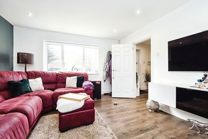 3 Bedroom Terraced House For Sale In Wood Lane, Hornchurch, Essex, RM12