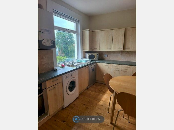 3 Bedroom Flat To Rent In Park Road, London, N11