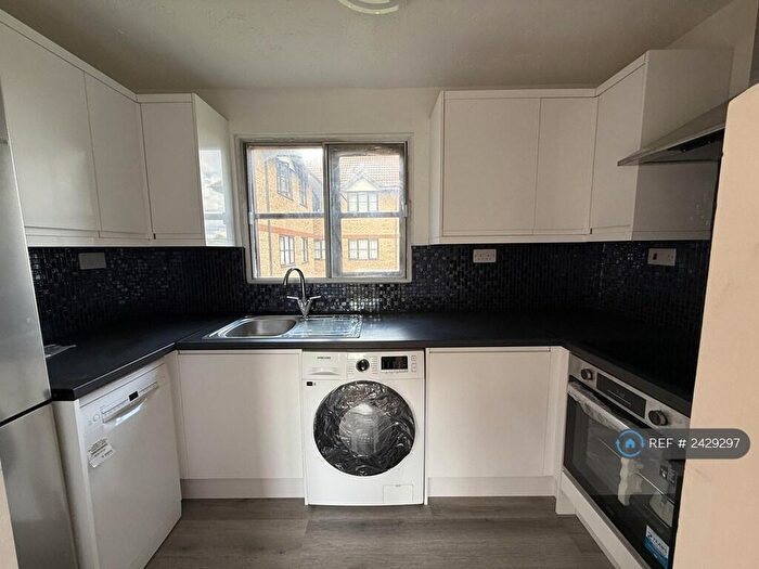 2 Bedroom Flat To Rent In Barnard Court, Dartford, DA2