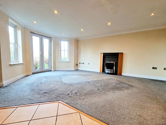 2 Bedroom Flat To Rent In Dingle Close, Radcliffe, M26