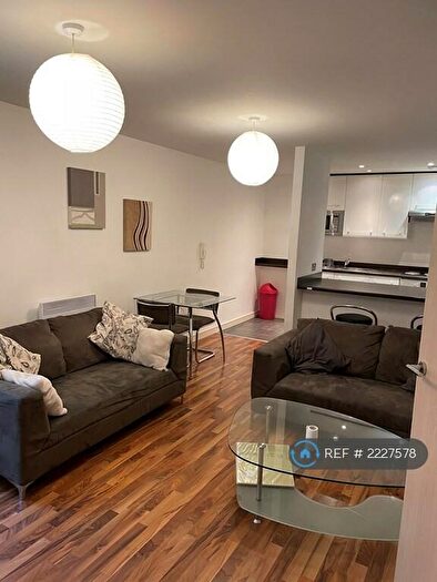 2 Bedroom Flat To Rent In The Quadrangle, Manchester, M1