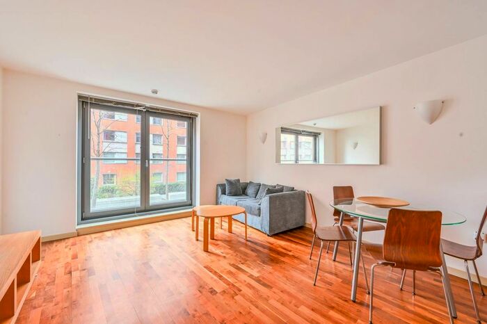 1 Bedroom Flat For Sale In New Providence Wharf, Canary Wharf, London, E14