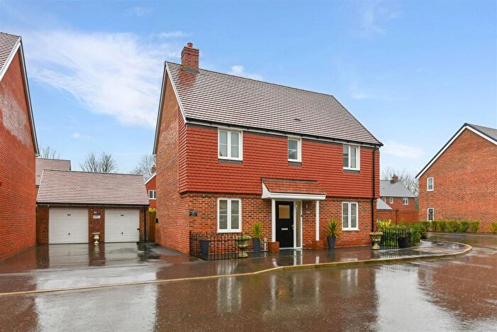 4 Bedroom Detached House For Sale In Dowling Way, Walberton, BN18