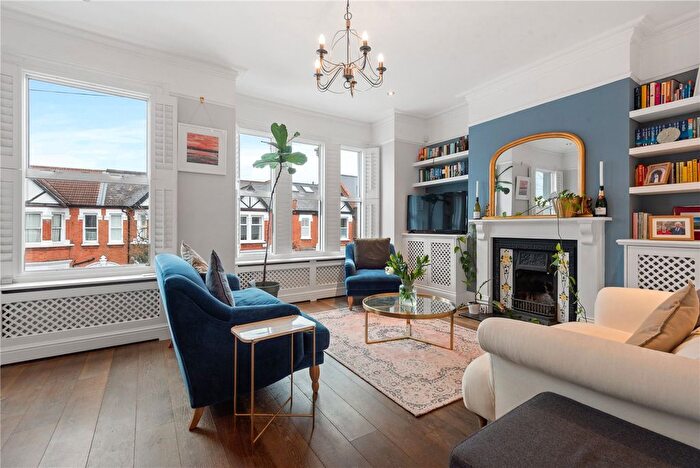 3 Bedroom Maisonette For Sale In Mantilla Road, Balham, London, SW17