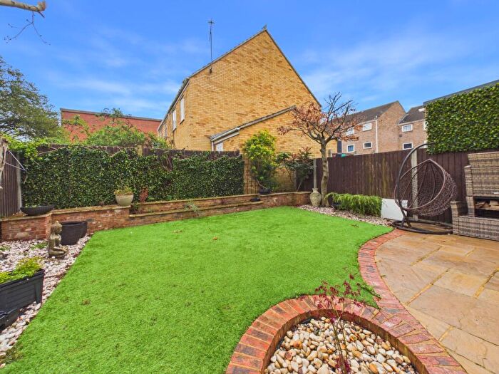 3 Bedroom Detached House For Sale In Rochfords Gardens, Slough, Berkshire, SL2
