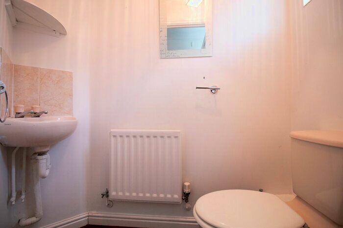 3 Bedroom Link Detached House To Rent In Sigerson Road, Swindon, SN25