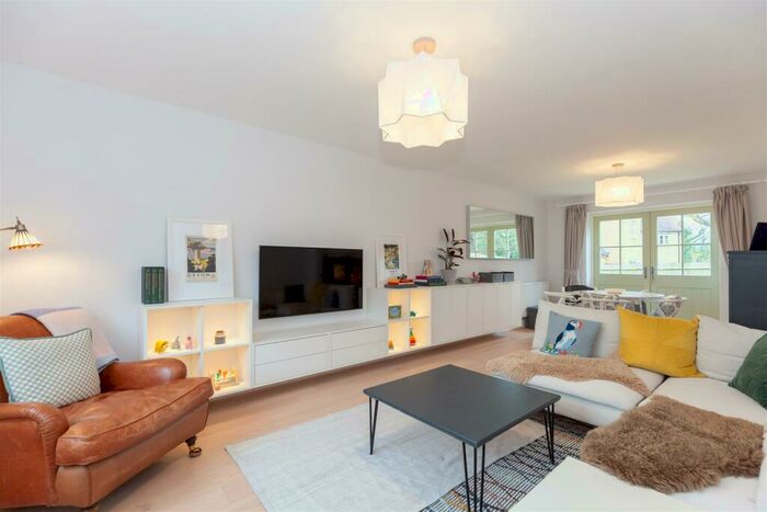 3 Bedroom Detached House To Rent In Marriott Close, Wootton, Woodstock, OX20