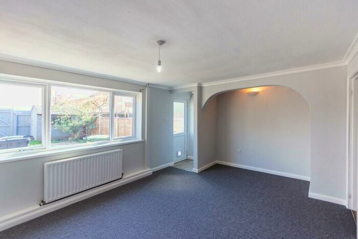 3 Bedroom Property To Rent In Highland Way, Redditch, B98