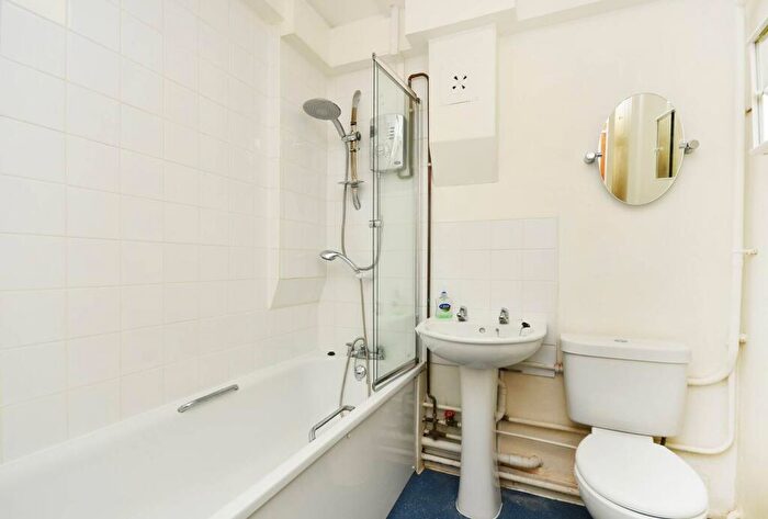 Studio For Sale In Bath Street, Old Street, London, EC1V