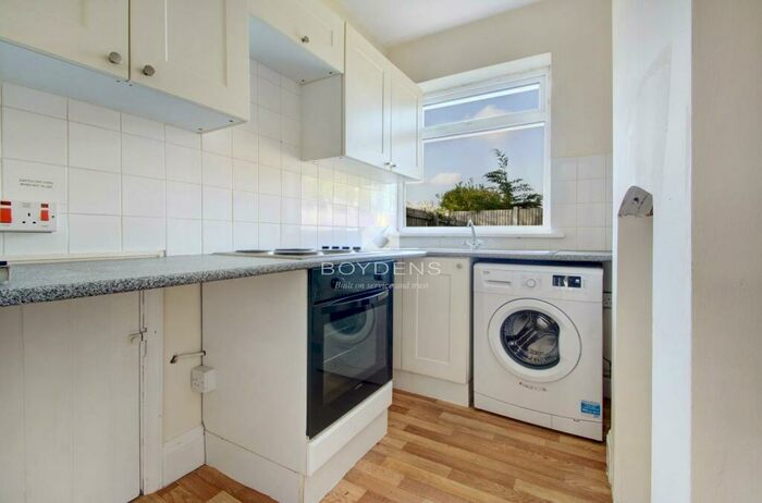 2 Bedroom Flat To Rent In Coppins Road, Clacton On Sea, CO15