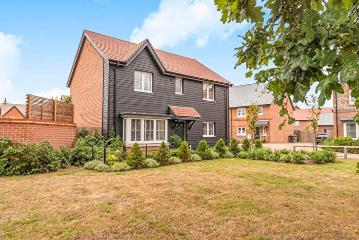 4 Bedroom Detached House For Sale In Pond Coppice, Highlands Park, Rotherfield Greys, RG9