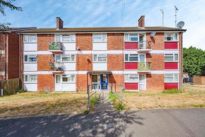 2 Bedroom Flat For Sale In Lime Walk, Hemel Hempstead, HP3