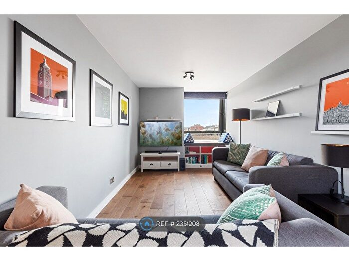 2 Bedroom Flat To Rent In Bramlands Close, London, SW11